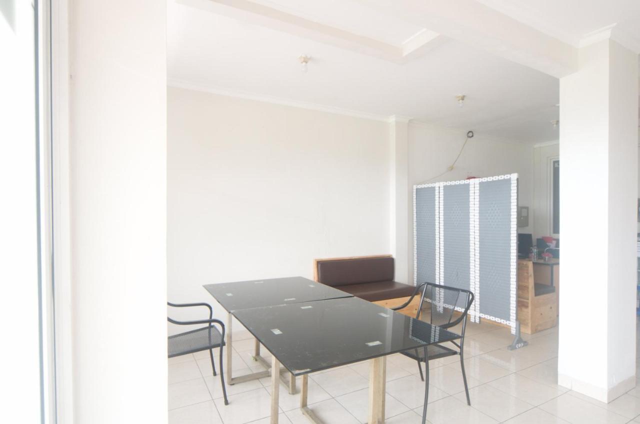 Oyo 3049 Scientia Dormitory Syariah Tangerang Exterior photo